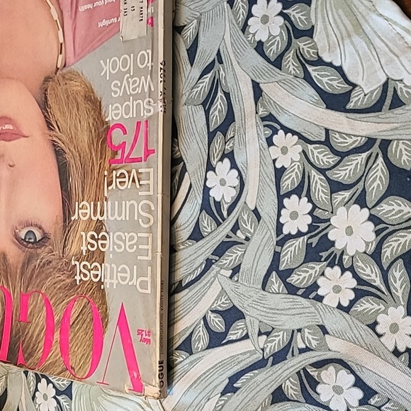 Vintage Vogue Magazine Vogue 1976 - Picture 2 of 4